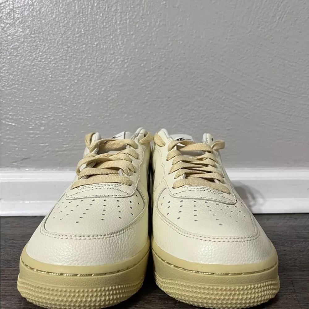 Nike Air Force 1 '07 LX Coconut Milk/Light Bone Sneaker Women Size 9 DO9456 100 - Picture 2 of 11